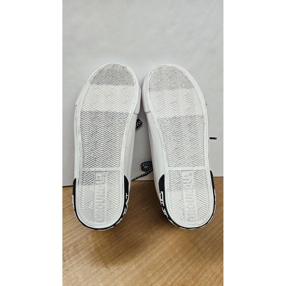 Disney Minnie Mouse Shoes Womens Size 6.5 White Black Embroidered Polka Dot - Picture 8 of 8